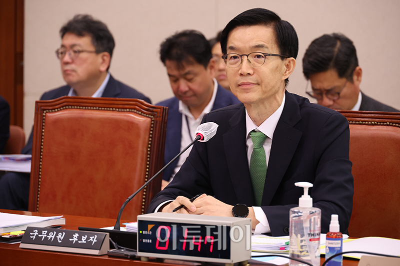 ▲방문규 산업통상자원부 장관 후보자가 13일 서울 여의도 국회 산업통상자원중소벤처기업위원회에서 열린 인사청문회에서 의원 질의에 답하고 있다. 고이란 기자 photoeran@