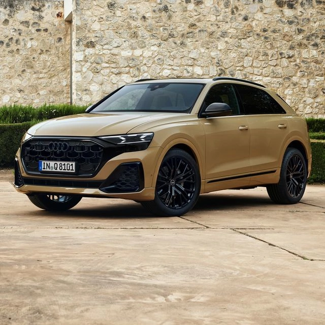 ▲올해 등장한 2024 아우디 Q8은 주간주행등과 테일램프 속 LED 디자인을 운전자가 바꿀 수 있도록 배려했다. 경우의 수는 모두 4가지다.  (출처=뉴스프레스UK)