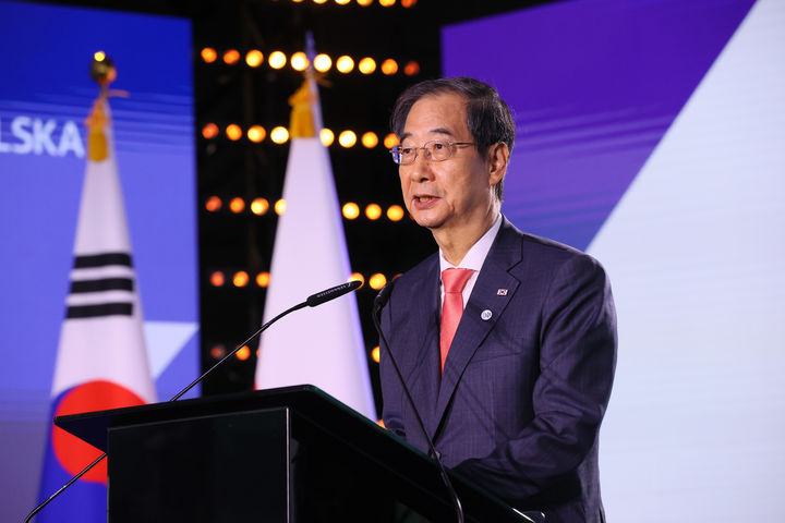 ▲한덕수 국무총리가 14일(현지시간) 폴란드 크리니차 포럼장에서 열린 한-폴란드 포럼에서 개막연설을 하고 있다. (국무총리실 제공)