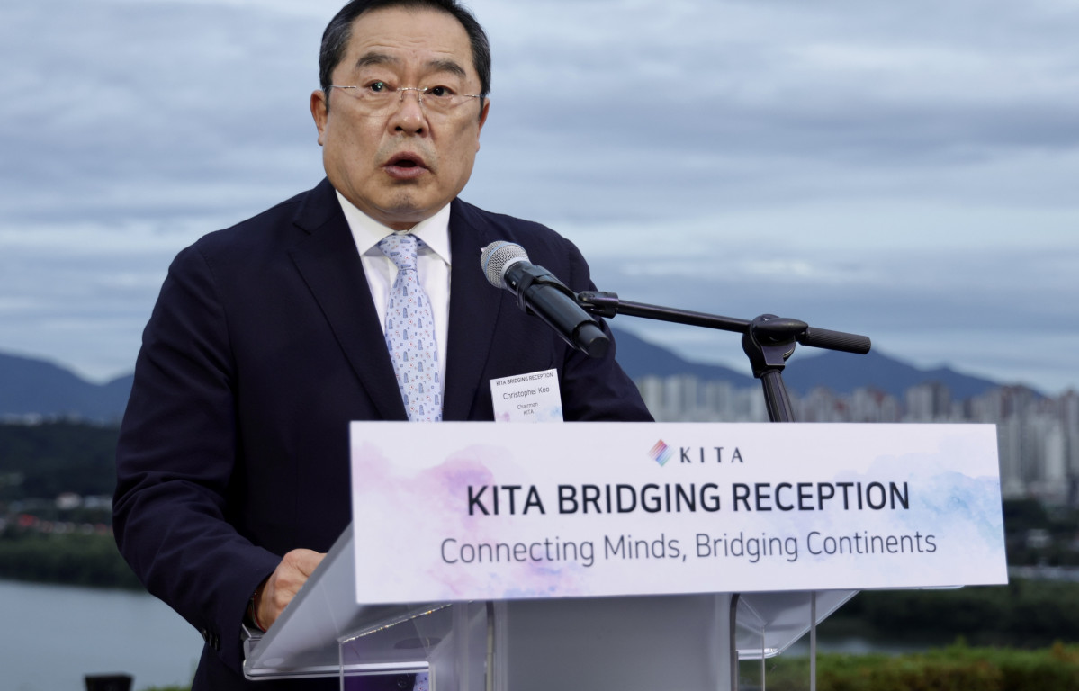 ▲한국무역협회가 개최한 '중앙아시아ㆍ유럽ㆍ라틴아메리카 대사단 초청 네트워킹 만찬'에서 구자열 한국무역협회장이 인사말을 하고 있다.  (사진제공=무역협회)