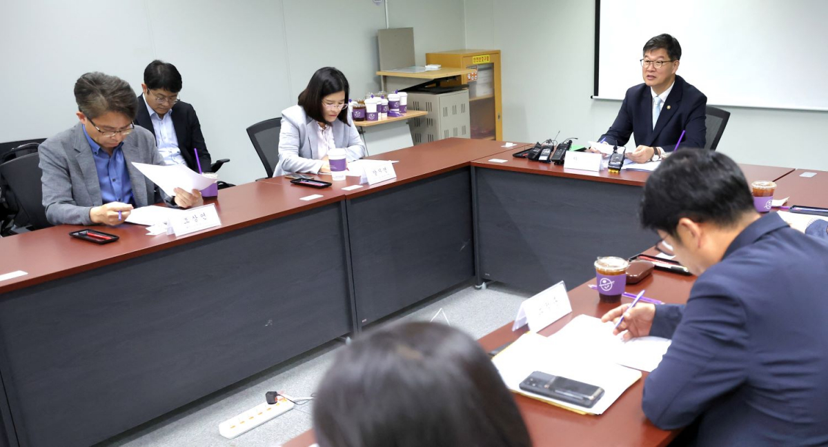 ▲이기일 보건복지부 1차관이 15일 한국보건복지인재원 서울교육센터에서 위기가구 발굴 관계부처 회의를 주재하고 발언하고 있다. (사진제공=보건복지부)