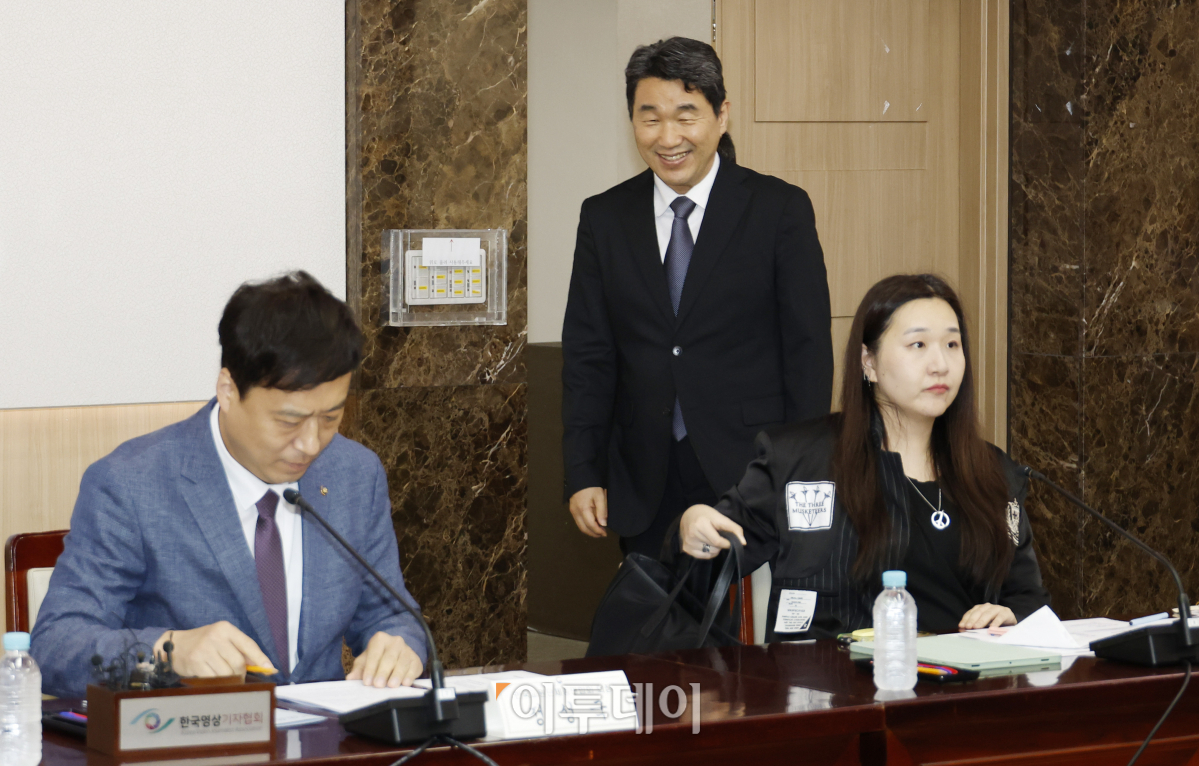 ▲이주호 사회부총리 겸 교육부 장관이 15일 오후 서울 종로구 정부서울청사에서 열린 '제1차 부총리-현장 교원과의 대화'에 참석하고 있다. 조현호 기자 hyunho@