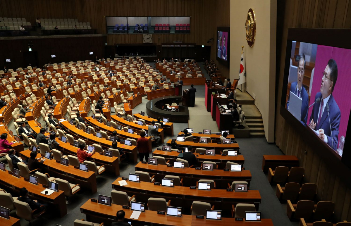 ▲7일 오후 서울 여의도 국회 본회의장에서 열린 제410회국회(정기회) 제4차 본회의 경제 분야 대정부 질문에서 많은 의원석이 비어 있다. (뉴시스)