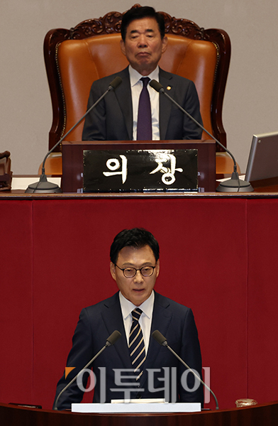 ▲박광온 더불어민주당 원내대표가 18일 서울 여의도 국회에서 열린 본회의에서 교섭단체 대표 연설을 하고 있다. 고이란 기자 photoeran@