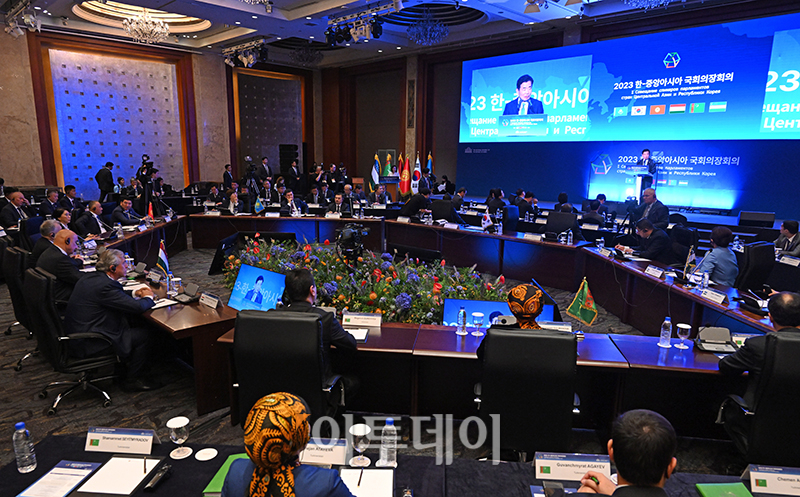 ▲김진표 국회의장이 19일 서울 중구 롯데호텔에서 열린 '2023 한-중앙아시아 국회의장회의' 개회식에서 개회사를 하고 있다. 국회사진취재단