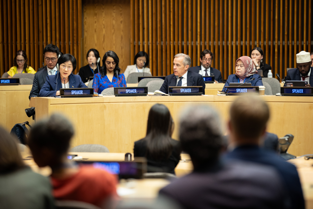 ▲한화진 환경부 장관(정면 왼쪽 첫 번째)이 20일(현지시간) 미국 뉴욕 UN 본부에서 열린 'UN 기후목표정상회의' 고위급 세션에 참석해 협력 및 이행을 통한 탈탄소화 가속화 방안에 대해 국가 발언을 하고 있다. (사진제공=환경부)