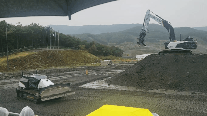 ▲Concept-X2 도저가 이동하는 모습. (이동욱 기자 toto@)