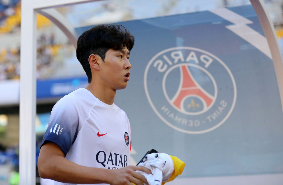 ▲8월 3일 부산 연제구 부산아시아드주경기장에서 열린 쿠팡플레이시리즈 3차전 파리 생제르맹(PSG)과 전북현대의 경기, 파리 생제르맹의 이강인이 입장하고 있다. (뉴시스)