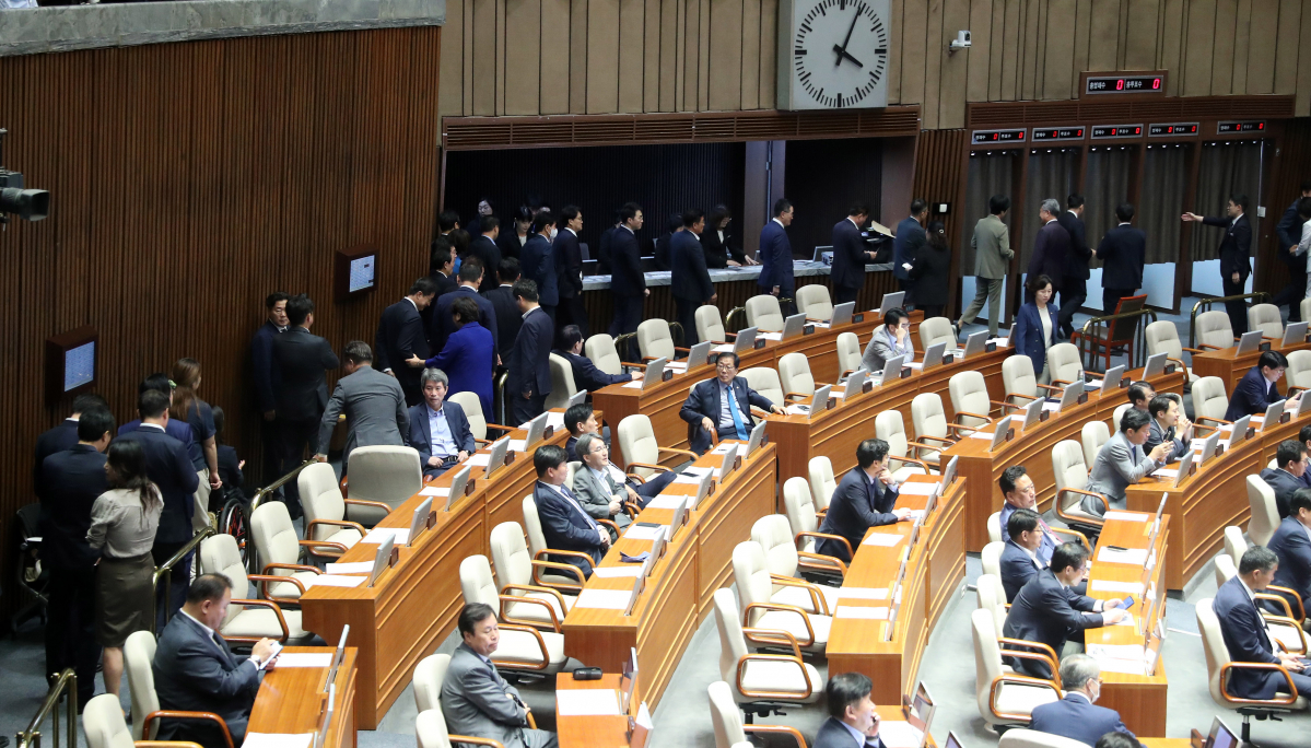 ▲[서울=뉴시스] 추상철 기자 = 21일 오후 서울 여의도 국회 본회의장에서 열린 제410회국회(정기회) 제8차 본회의에서 이재명 더불어민주당 대표 체포동의안에 대한 투표가 진행되고 있다. 2023.09.21. scchoo@newsis.com