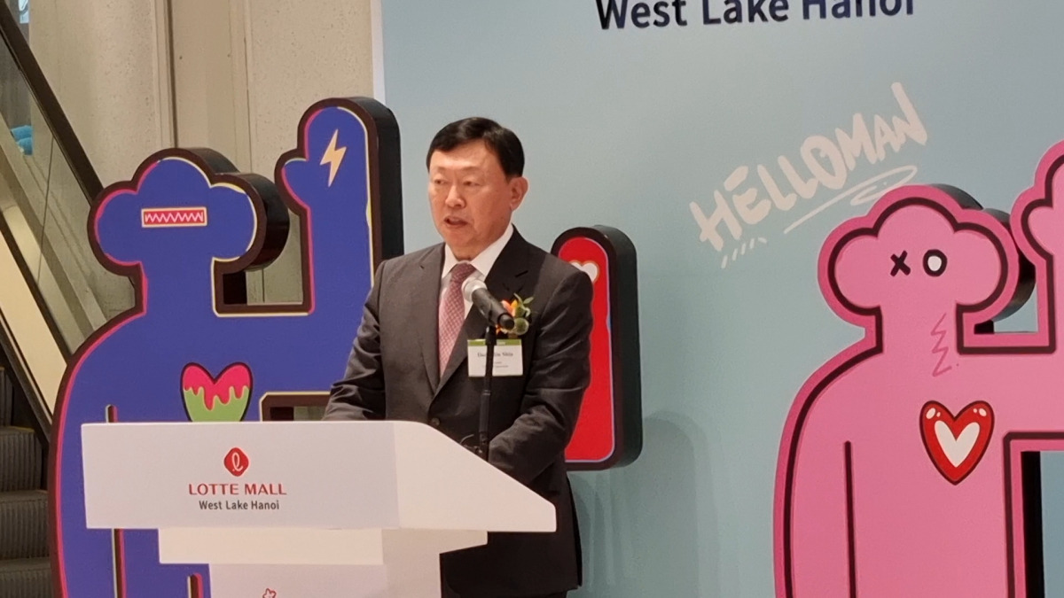 ▲신동빈 롯데그룹 회장이 22일 베트남 하노이에 위치한 롯데몰 웨스트레이크 하노이에서 그랜드 오픈을 맞아 인사말을 하고 있다. (유승호 기자 peter@)
