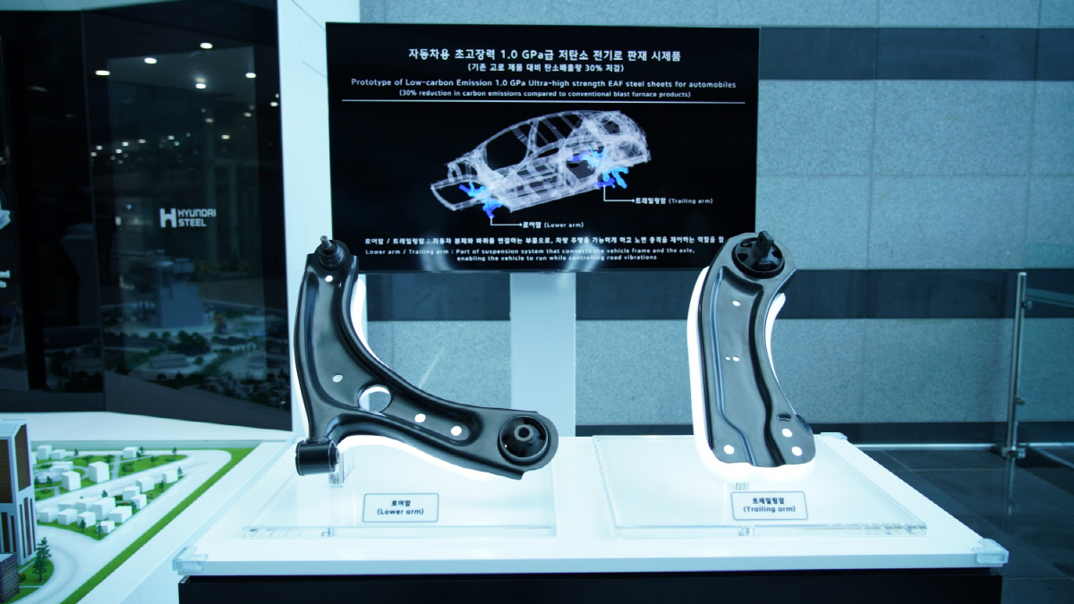 ▲자동차용 초고장력 1.0기가파스칼급 저탄소 전기로 판재 시제품. 기사와 무관 (사진제공=현대제철)