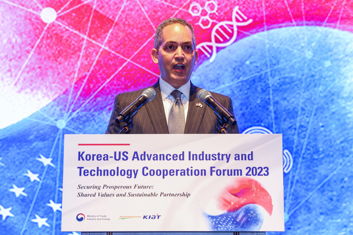 ▲돈 그레이브스 미 상무부 부장관이 21일 서울 용산구 그랜드하얏트호텔에서 열린 제2회 한미 첨단산업 기술협력포럼에서 축사를 하고 있다. (연합뉴스)