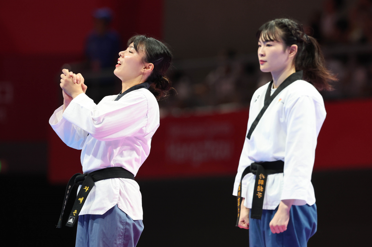 ▲24일 오후 중국 저장성 항저우 린안 스포츠문화전시센터에서 열린 태권도 품새 개인전에 출전한 차예은(경희대)이 금메달을 확정 짓고 환호하고 있다. (연합뉴스)