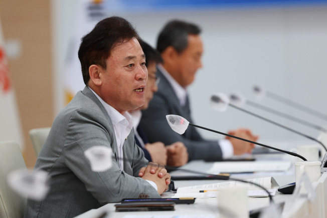 ▲11일 오후 광주 서구 광주시청 중회의실에서 열린 더불어민주당-광주광역시 예산정책협의회에서 송갑석 최고위원이 발언하고 있다.  (연합뉴스)