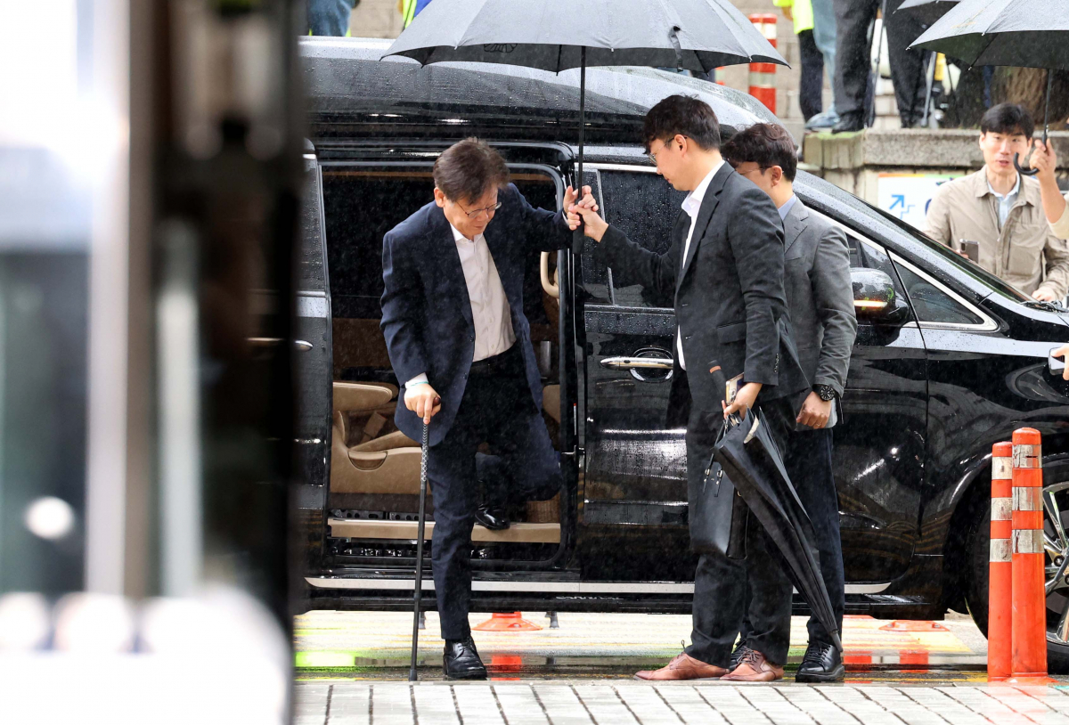 ▲이재명 더불어민주당 대표가 26일 서울 서초구 중앙지방법원에서 열린 백현동 개발 특혜 및 쌍방울 대북송금 의혹과 관련한 구속 전 피의자 심문(영장실질심사)에 출석하고 있다. 신태현 기자 holjjak@