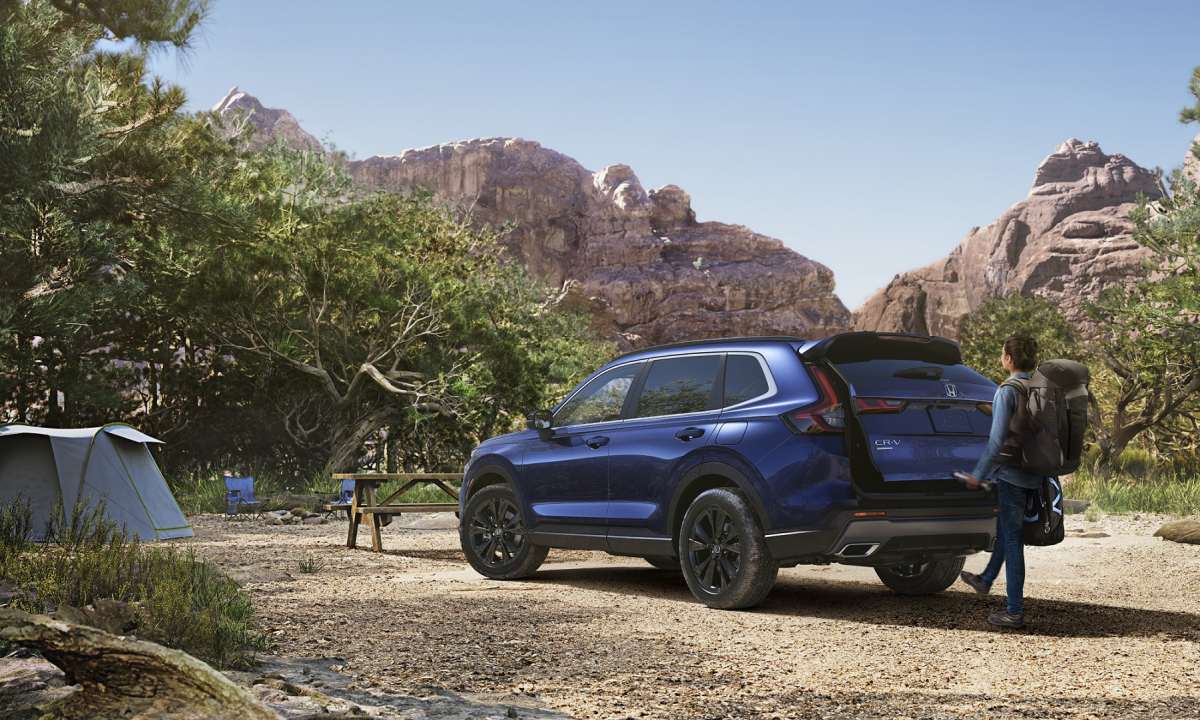 ▲킥 모션을 통해 CR-V 트렁크를 여는 모습. (사진제공=혼다코리아)