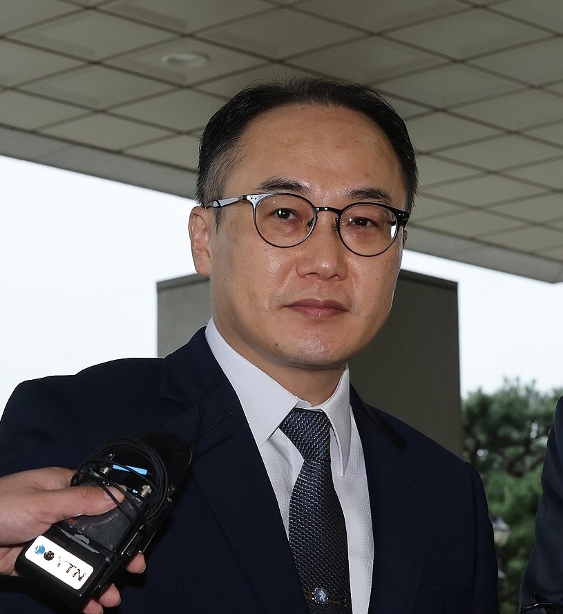 ▲ 이재명 더불어민주당 대표에 대한 구속영장이 기각된 27일 오전 이원석 검찰총장이 서울 서초동 대검찰청에 출근하고 있다. (연합뉴스)