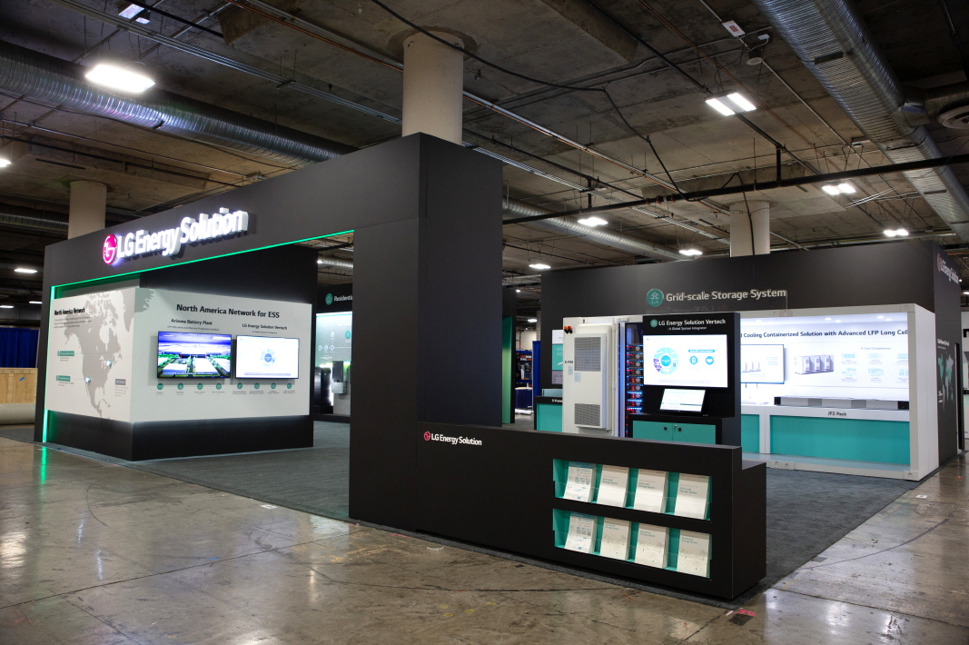 ▲LG에너지솔루션이 지난달 11~14일(현지 시간) 미국 라스베이거스에서 열린 미국 최대 신재생 ESS 전시회 ‘Re+ 2023’에 참가했다. (사진제공=LG에너지솔루션)