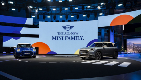 ▲BMW MINI(미니)가 1일(현지시간) 새로운 전동화 모델인 '뉴 미니 패밀리' 2종을 세계 최초 공개했다. (사진제공=BMW그룹)