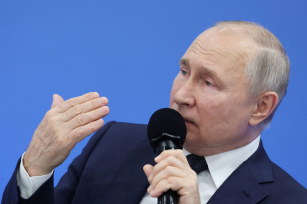 ▲블라디미르 푸틴 러시아 대통령이 1일(현지시간) 모스크바에서 열린 공개 수업 행사에서 학생들에게 이야기를 하고 있다. 모스크바/로이터연합뉴스
