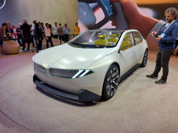 ▲BMW가 'IAA 모빌리티 2023'에 전시한 콘셉트카 'BMW 비전 노이어 클라쎄'. (이민재 기자 2mj@)