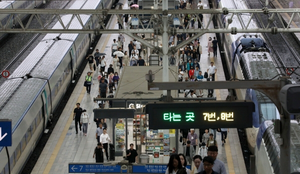 ▲8월 11일 서울역에서 열차 출발 시간이 안내되고 있다. (뉴시스)
