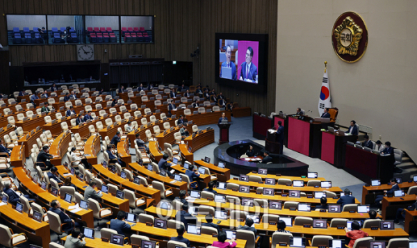 ▲한덕수 국무총리가 7일 서울 여의도 국회에서 열린 본회의 경제 분야 대정부 질문에서 의원 질의에 답하고 있다. 고이란 기자 photoeran@