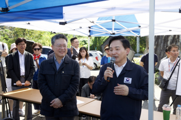 ▲원희룡 국토교통부 장관이 8일 강원 서부권(원주지역) 교통망 점검을 위해 현장을 방문해 발언하고 있다. (사진제공=국토교통부)