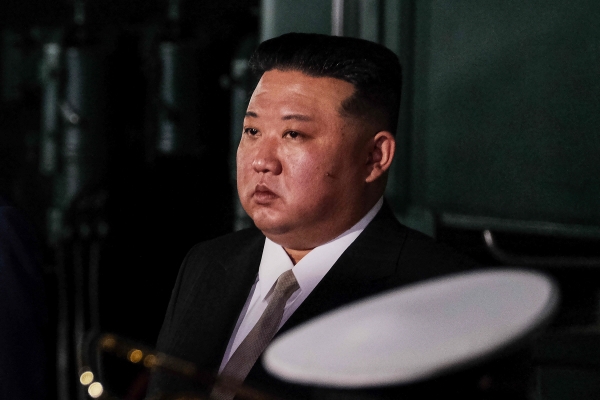 ▲12일(현지시간) 김정은 북한 국무위원장이 러시아 하산역에 도착했다. 하산(러시아)/AFP연합뉴스
