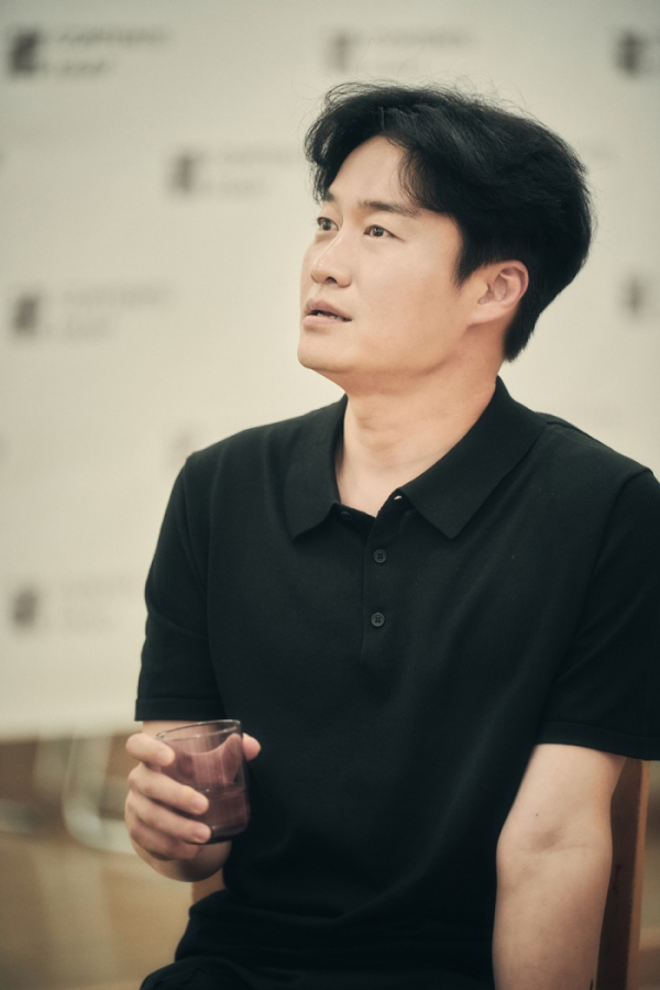 ▲연극 ‘카페 쥬에네스’ 오의식‧김다흰(사진 = 콘텐츠합 제공)