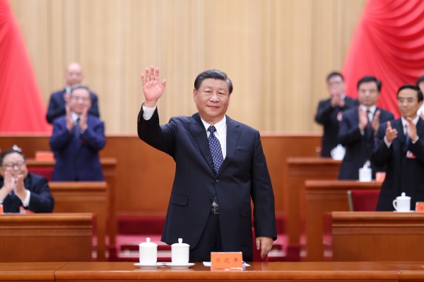 ▲시진핑 중국 국가주석이 18일 중국 베이징 인민대회당에서 인사를 하고 있다. 베이징/EPA연합뉴스
