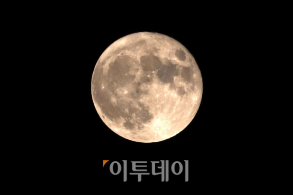▲민족 대명절인 ‘추석’에는 둥글고 큰 보름달을 볼 수 있을 것으로 전망된다.