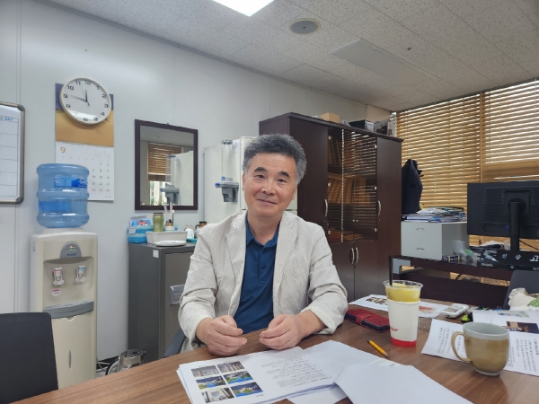 ▲고치범 한국장례문화진흥원장이 13일 서울 중구 한국장례문화진흥원에서 진행된 본지와 인터뷰에서 질문에 답하고 있다. 김지영 기자
