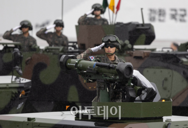 ▲26일 오전 경기도 성남시 서울공항에서 열린 제75주년 국군의 날 기념식에서 장비부대가 분열하고 있다. 사진공동취재단