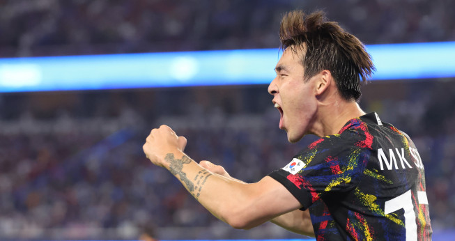 ▲1일 중국 항저우 황룽 스포츠센터 스타디움에서 열린 2022 항저우 아시안게임 남자 축구 8강전 중국과의 경기. 송민규가 팀 두번째 골을 넣고 세리머니를 하고 있다. (연합뉴스)