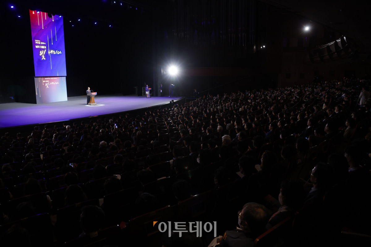 ▲한덕수 국무총리가 3일 오전 서울 종로구 세종문화회관에서 열린 '제4355주년 개천절 경축식'에서 경축사를 하고 있다. 조현호 기자 hyunho@