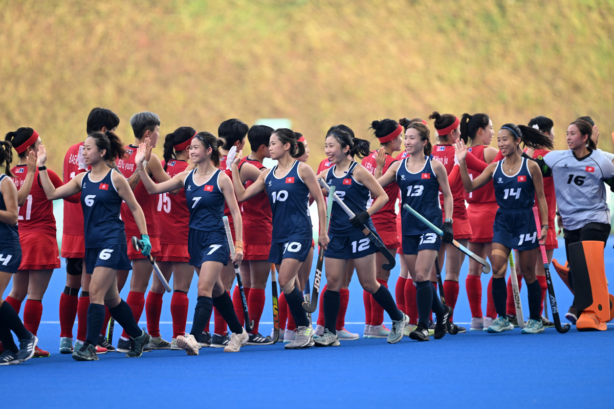 ▲한국 여자 하키 대표팀이 지난달 27일 홍콩과의 2022 항저우 아시안게임 조별리그 A조 2차전을 마친 뒤 인사를 나누고 있다. (신화/뉴시스)