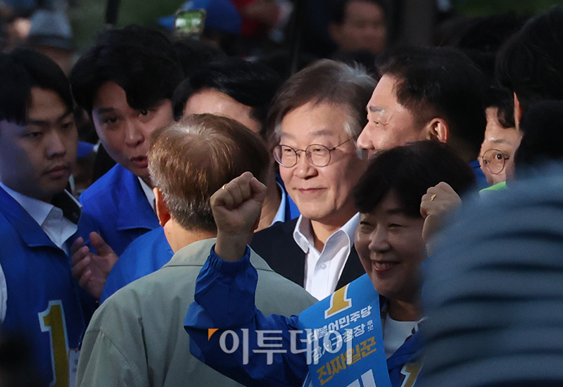 ▲이재명 더불어민주당 대표가 9일 서울 강서구 발산역 인근 공원에서 진교훈 강서구청장 후보자 지원유세를 하고 있다. 고이란 기자 photoeran@