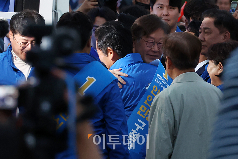 ▲이재명 더불어민주당 대표가 9일 서울 강서구 발산역 인근 공원에서 진교훈 강서구청장 후보자 지원유세를 하고 있다. 고이란 기자 photoeran@