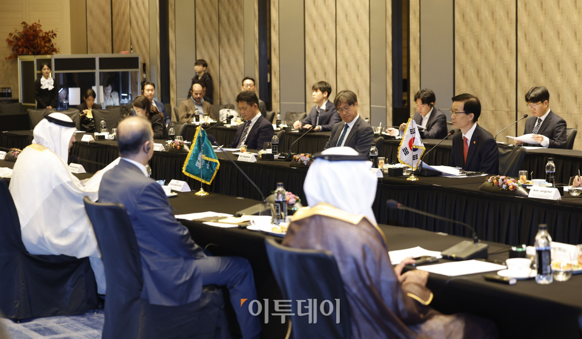 ▲방문규 산업부 장관이 13일 서울 종로구 포시즌스호텔에서 열린 '제4차 한-사우디 비전 2030 위원회'에서 모두발언을 하고 있다. 조현호 기자 hyunho@