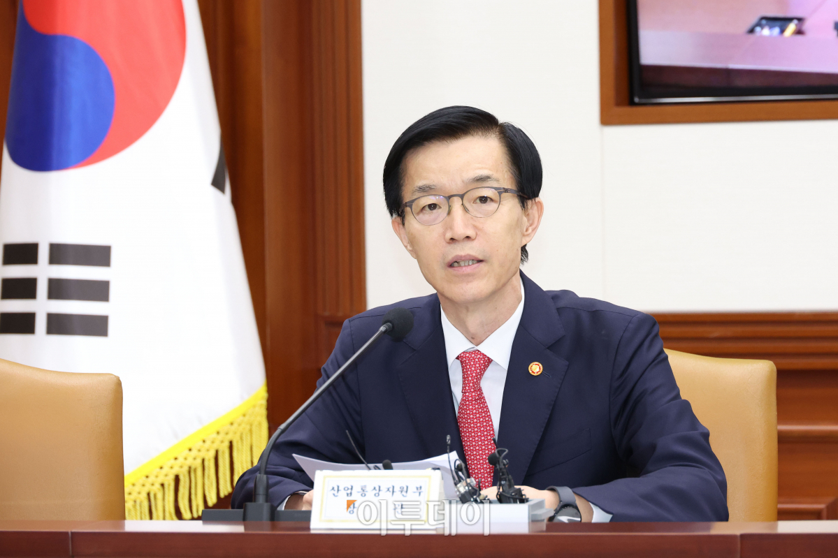 ▲방문규 산업통상자원부 장관이 10월 16일 서울 종로구 정부서울청사에서 열린 비상경제장관회의에서 모두발언을 하고 있다. (조현호 기자 hyunho@)