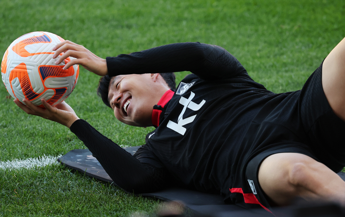 ▲한국 축구 국가대표팀 손흥민이 16일 오후 경기도 수원월드컵경기장에서 베트남과 친선 경기를 앞두고 훈련하고 있다. (연합뉴스)
