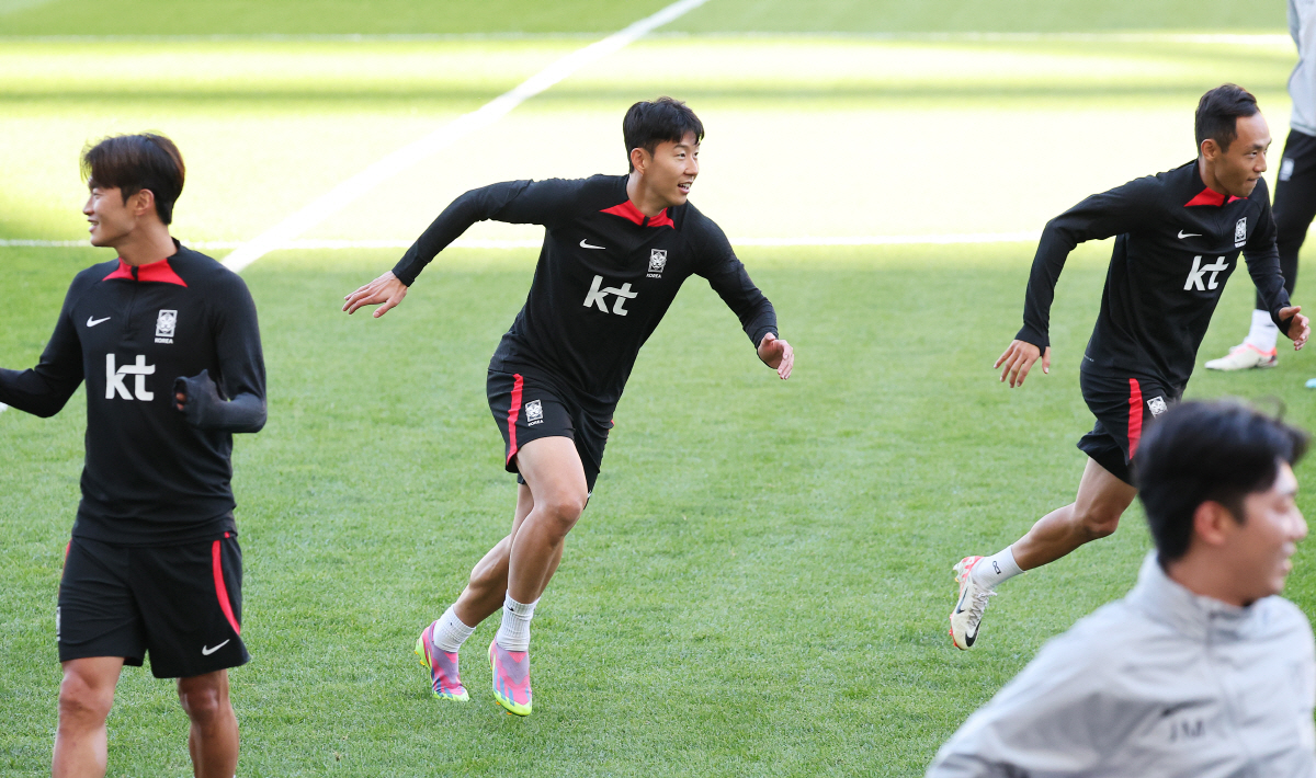 ▲한국 축구 국가대표팀 손흥민이 16일 오후 경기도 수원월드컵경기장에서 베트남과 친선 경기를 앞두고 훈련하고 있다. (연합뉴스)

