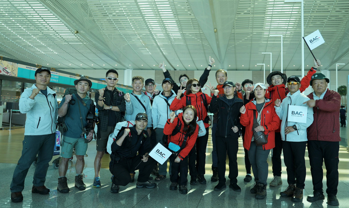 ▲블랙야크 클린 히말라야 트레킹 프로젝트팀 사진. (사진제공=블랙야크)