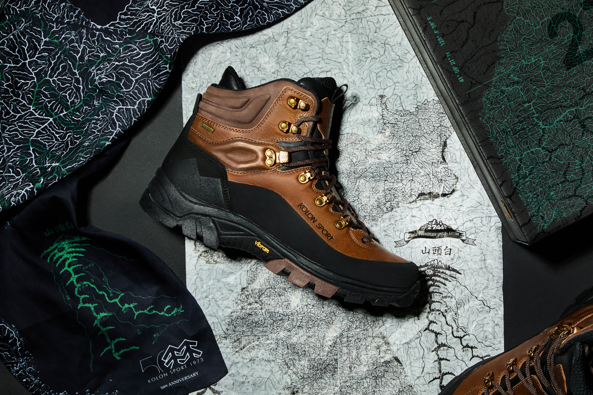 ▲코오롱스포츠 50주년 기념 한정판 등산화. (사진제공=코오롱FnC)