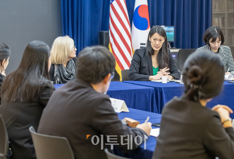 ▲줄리 터너 북한인권특사가 18일 서울 용산구 아메리칸디플로머시하우스에서 언론 간담회를 하고 있다. 사진공동취재단