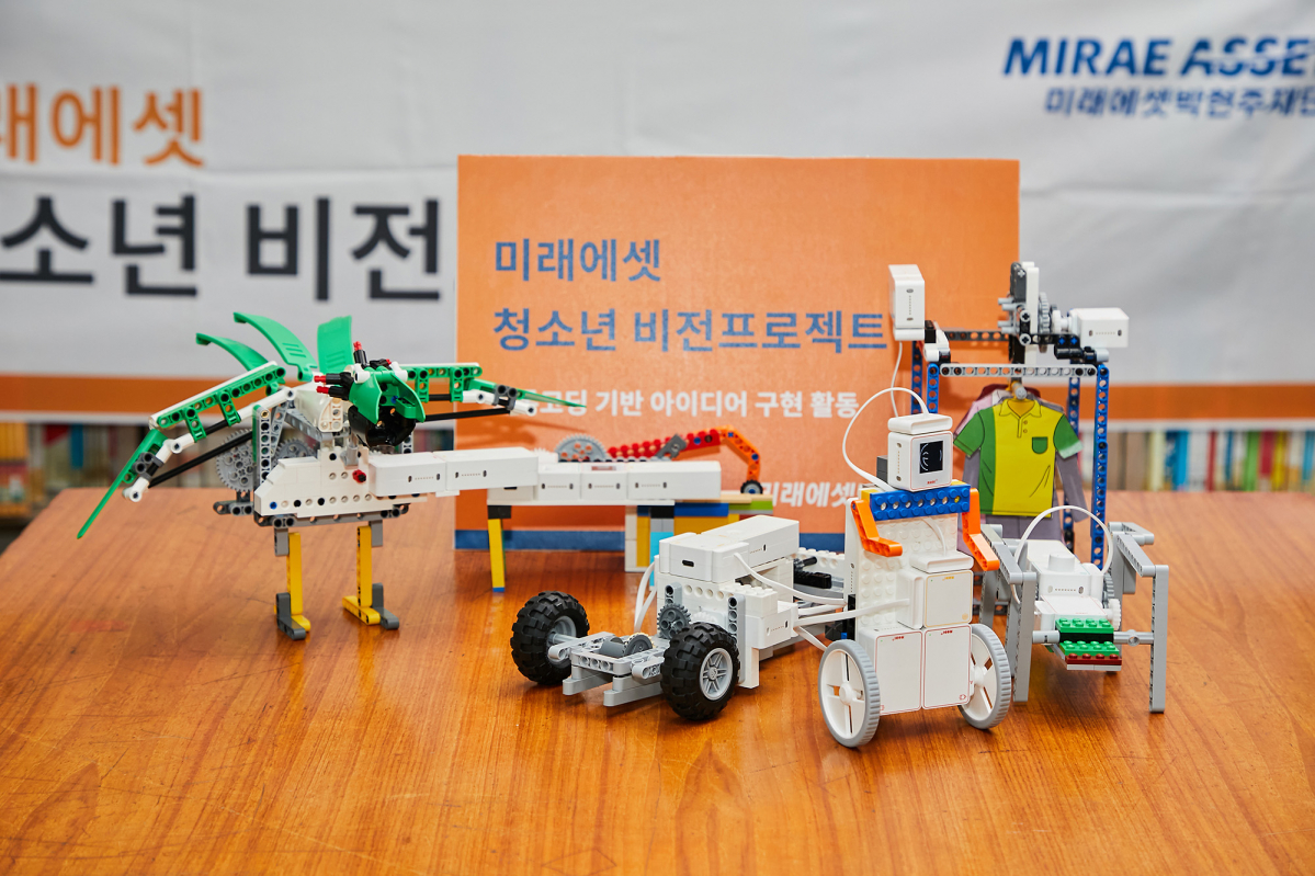 ▲미래에셋박현주재단은 아동복지시설을 이용하는 초등학생을 대상으로 제7회 미래에셋 청소년 비전프로젝트를 실시하고 있다고 18일 밝혔다. 청소년 비전프로젝트에 사용되는 교구 (사진=미래에셋증권)