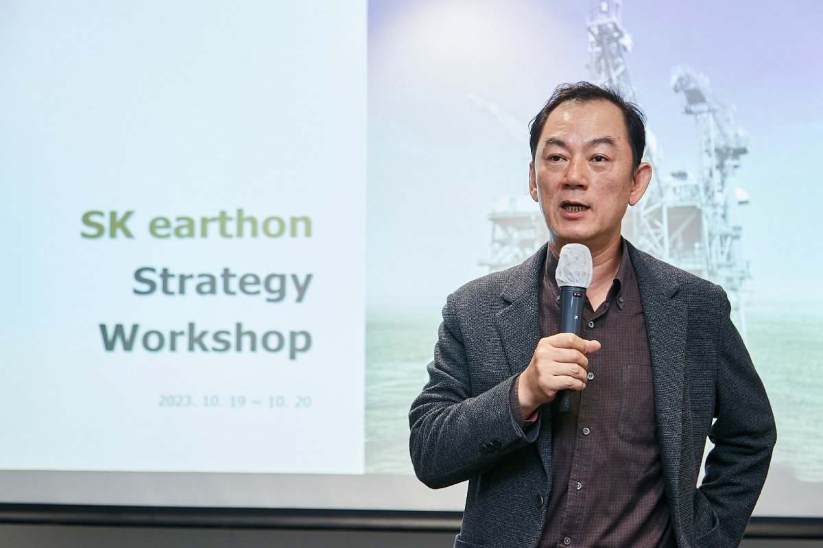 ▲명성 SK어스온 사장이 지난 19일부터 이틀 간 서울시 광진구 워커힐 아카디아에서 열린 ‘SK어스온 하반기 전략 워크숍’에서 인사말을 하고 있다. (사진제공=SK어스온)
