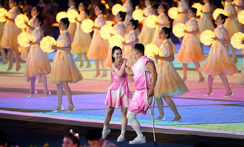 ▲22일 항저우 올림픽 스포츠센터 스타디움에서 열린 2022 항저우 장애인아시아경기대회 개막식에서 오프닝 공연이 펼쳐지고 있다. 사진공동취재단