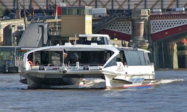 ▲영국 런던 템스강에서 운행 중인 ‘리버버스’의 모습. (자료제공=서울시)